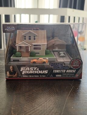 Fast & Furious Nano Scene Toretto House Playset with Die-Cast Cars